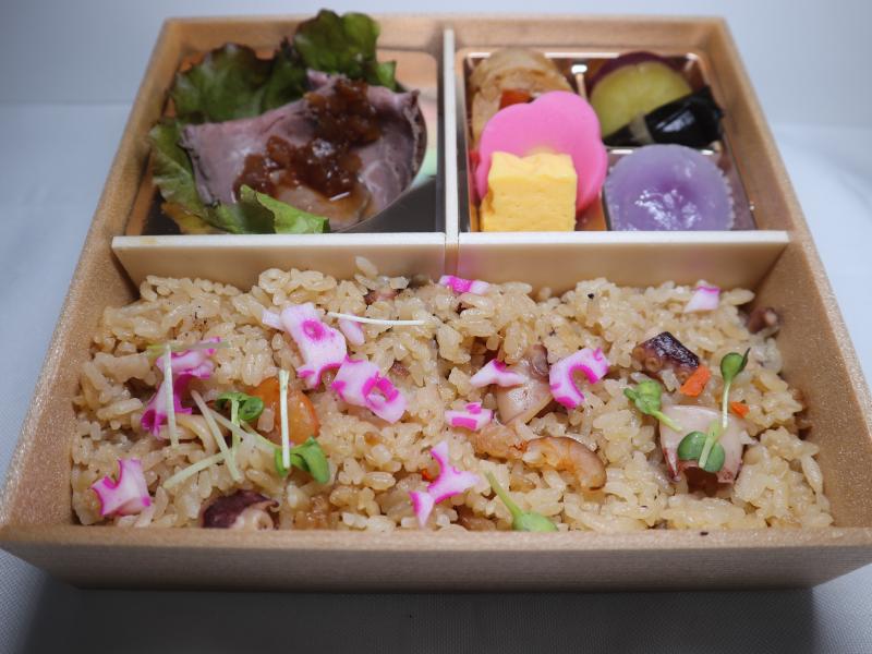 ローストビーフの海鮮炊き込みご飯弁当