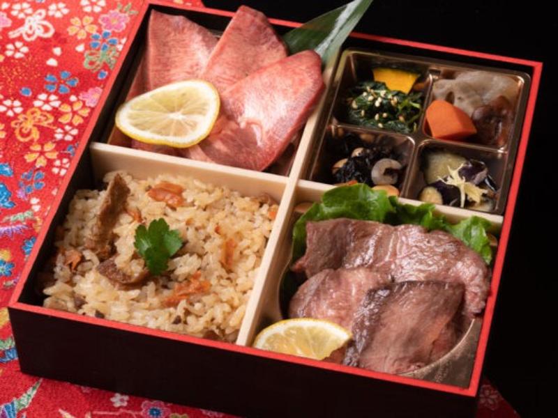 厚切り牛タンと国産牛ヒレステーキの炊き込み御膳