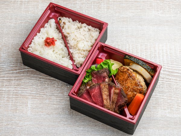 【お弁当デリ限定】豆腐入り手ごねハンバーグと低温仕上げの熟成サーロイン二段弁当
