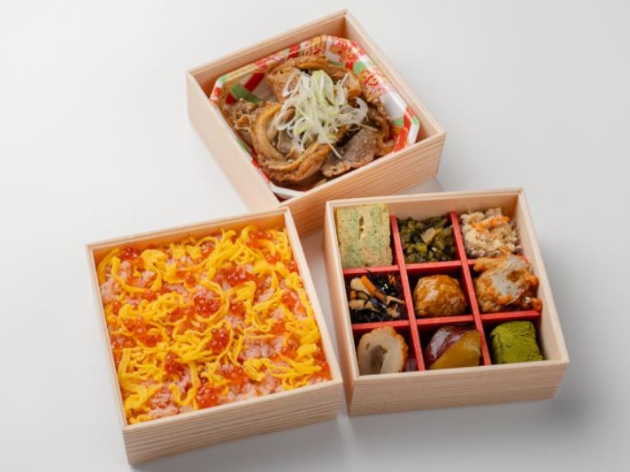 蟹ちらし寿司と彩り9升の三段弁当