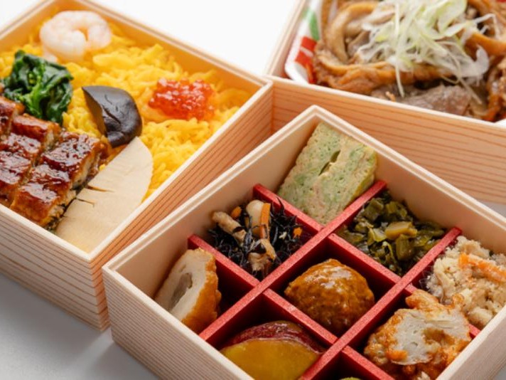 鰻ちらし寿司と彩り9升の三段弁当