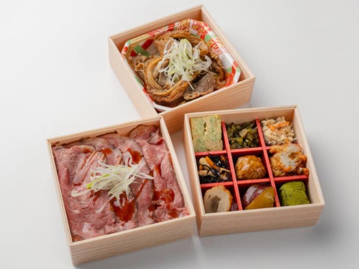 ローストビーフと彩り9升の三段弁当