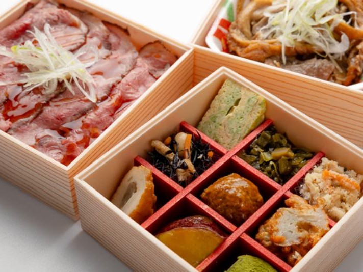 ローストビーフと彩り9升の三段弁当