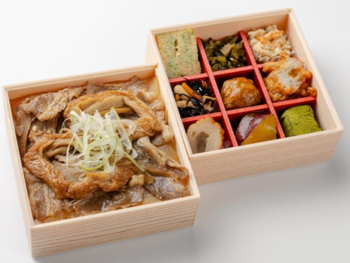 特製牛丼と彩り9升の二段弁当