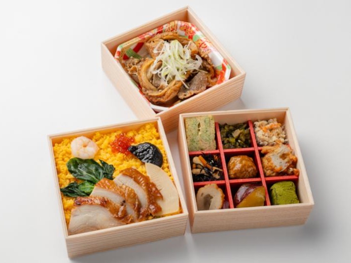 五目ちらし寿司と彩り9升の三段弁当