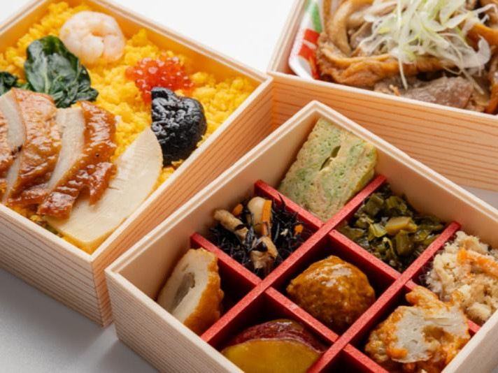 五目ちらし寿司と彩り9升の三段弁当