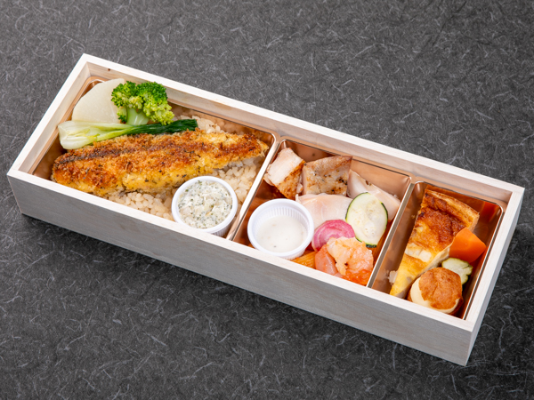 【500mlペット茶付き】ビストロ風鮭弁当
