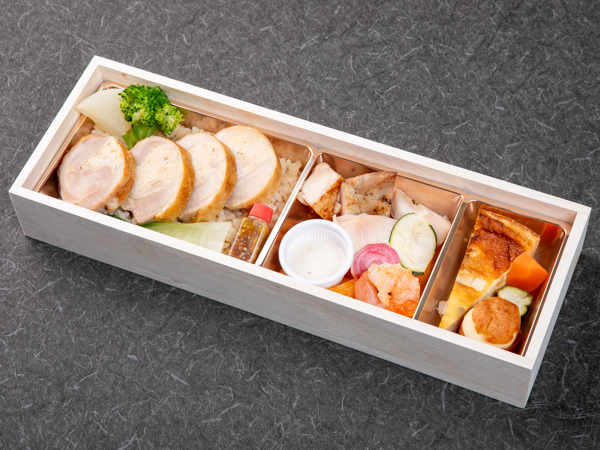 【500mlペット茶付き】国産鶏のガランティーヌ弁当