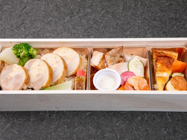 【500mlペット茶付き】国産鶏のガランティーヌ弁当