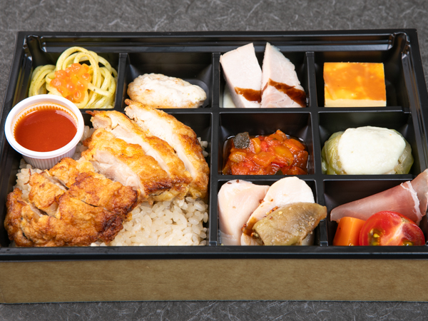 【500mlペット茶付き】フレンチコース弁当　国産鶏のピカタ