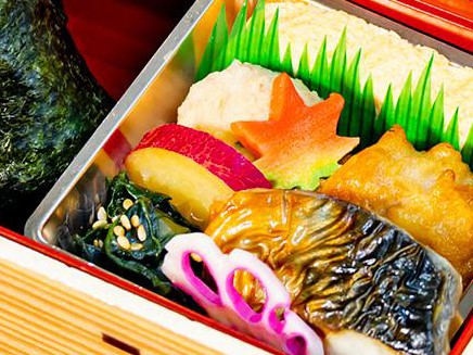 味わいおむすび弁当［102］