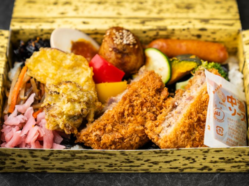 和い寿特製のり弁 和牛和豚のメンチカツ