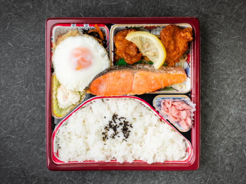 鮭塩焼＆鶏唐揚弁当