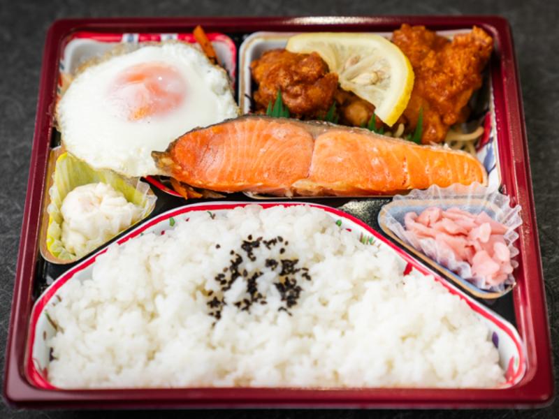 鮭塩焼＆鶏唐揚弁当