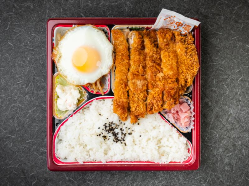 ザックザク メガチキンカツ弁当