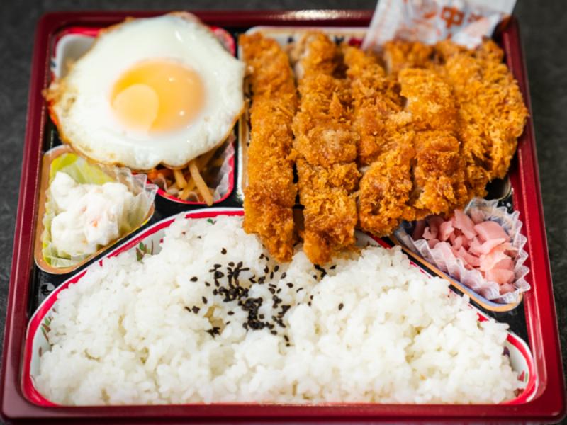 ザックザク メガチキンカツ弁当