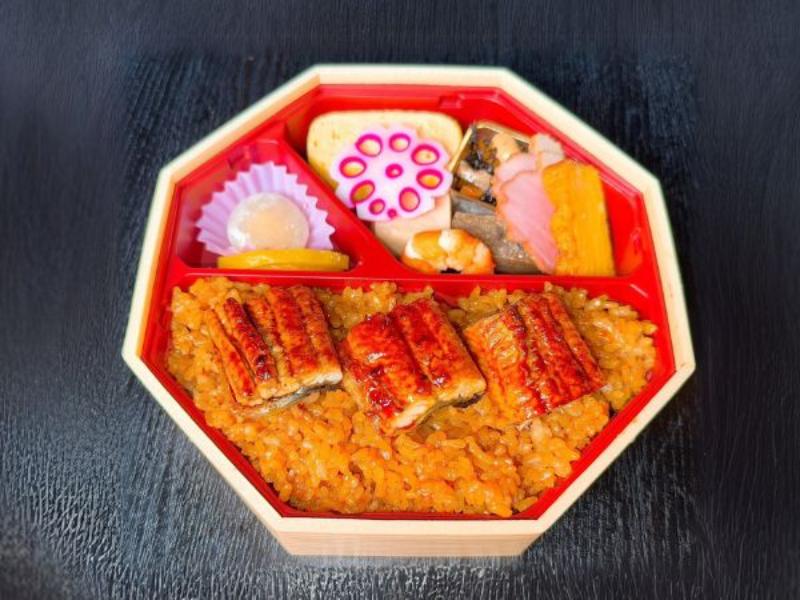 八角うな丼弁当（上）