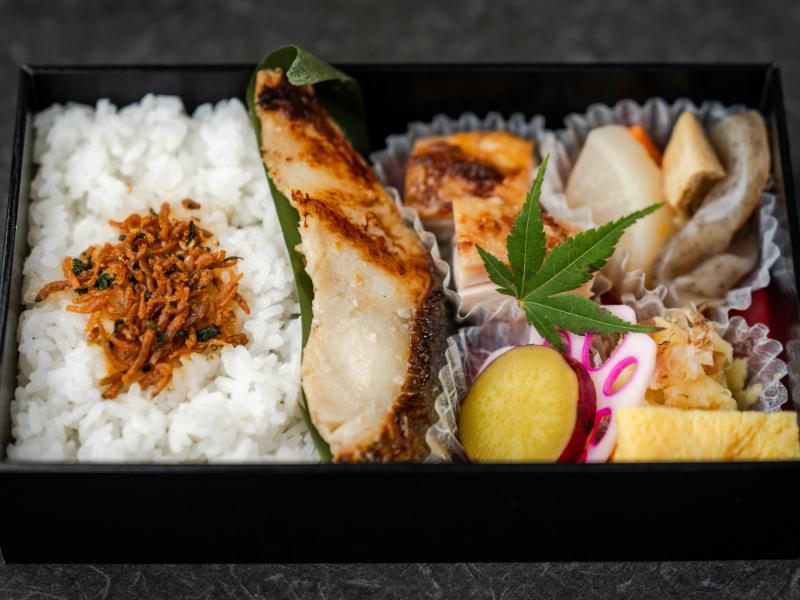 銀だら西京と鶏塩麹焼きの幕の内御膳