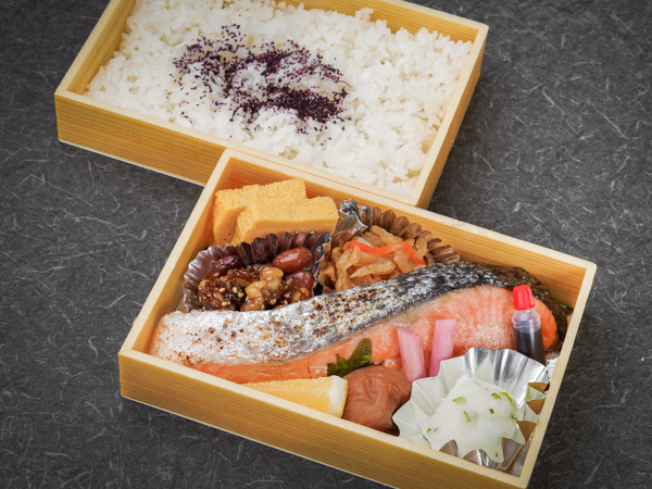 仲卸の厚切り銀鮭弁当