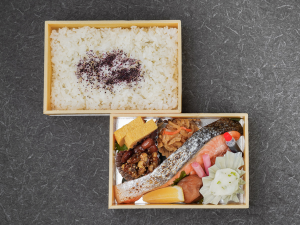 仲卸の厚切り銀鮭弁当