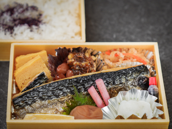 仲卸のでっかい汐鯖弁当