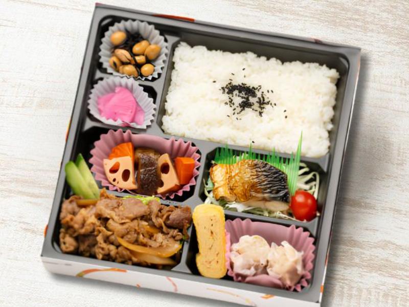 牛肉炒めと焼き鯖弁当