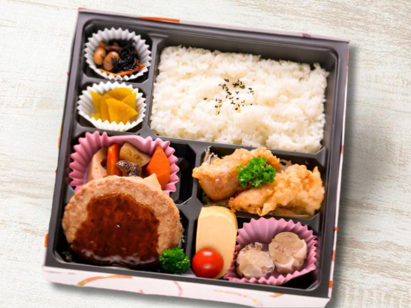 ハンバーグと唐揚げ弁当