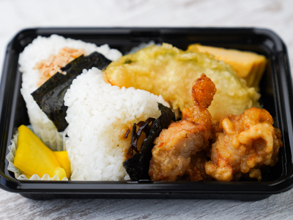 選べるおにぎり＆鶏唐揚げ弁当