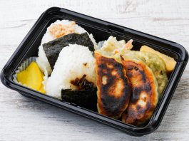 選べるおにぎり＆手作り野菜餃子弁当