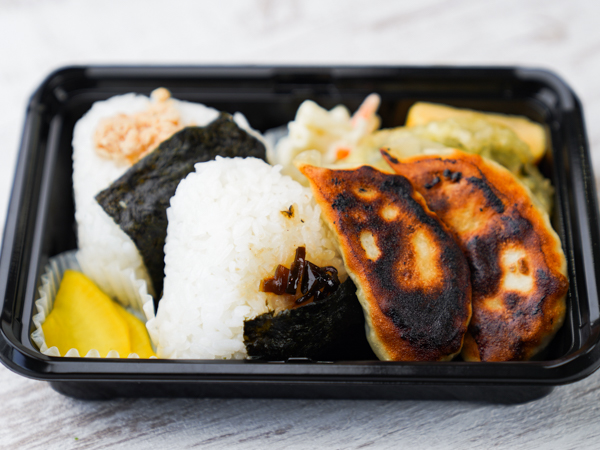選べるおにぎり＆手作り野菜餃子弁当