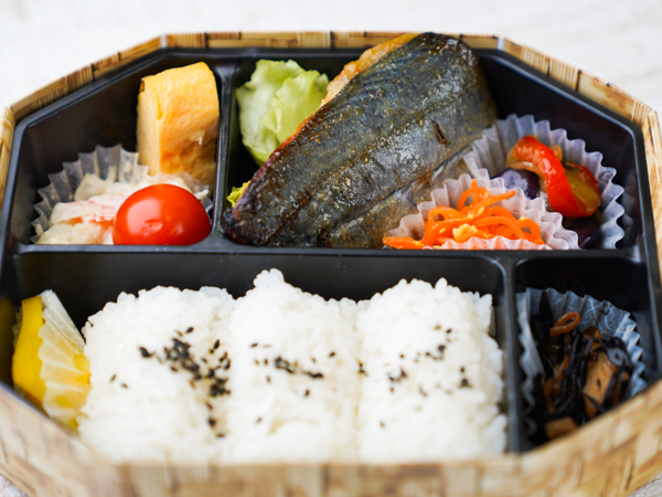 俵おにぎり＆鰆の西京焼き弁当
