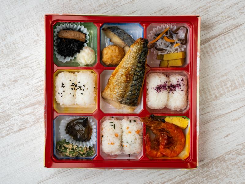 彩り9升弁当鯖の塩焼き