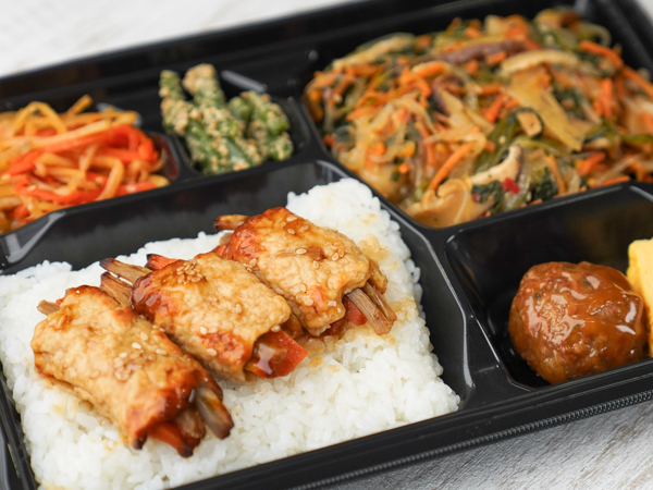 彩り！肉野菜巻き弁当