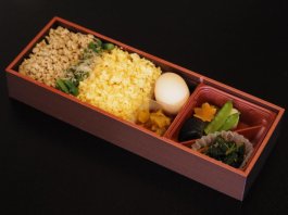 大山鶏の三色弁当
