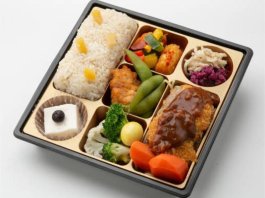 【9月1日〜11月30日お届け分限定】DE　LUXE デミグラスチキンカツ 〜旬のごはんと共に〜