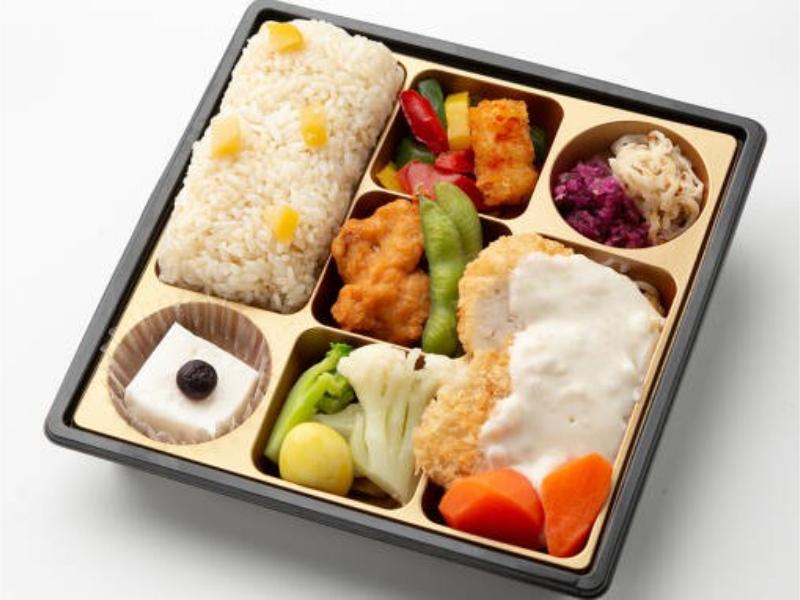 【9月1日〜11月30日お届け分限定】DE　LUXE ブールブランメンチカツ 〜旬のごはんと共に〜
