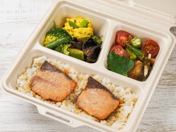 ぶりの照り焼きと４品目の彩り野菜デリ弁当