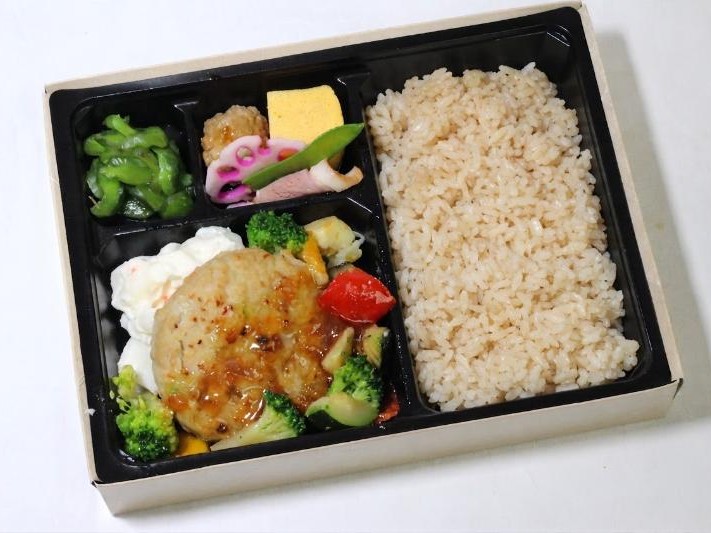【お好み幕の内弁当】ヘルシー豆腐ハンバーグと地中海野菜