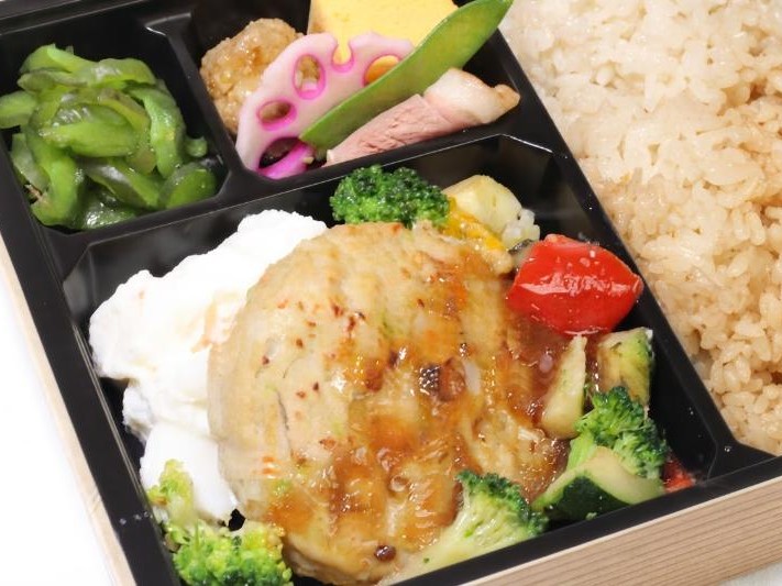 【お好み幕の内弁当】ヘルシー豆腐ハンバーグと地中海野菜