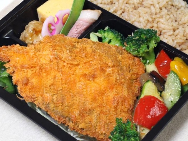 【お好み幕の内弁当】ビック肉厚アジフライ