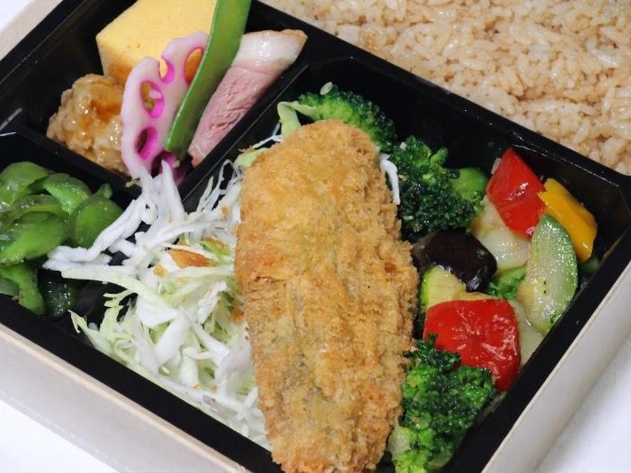 【お好み幕の内弁当】サーモンフライ