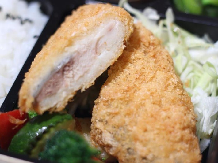 【お好み幕の内弁当】サーモンフライ