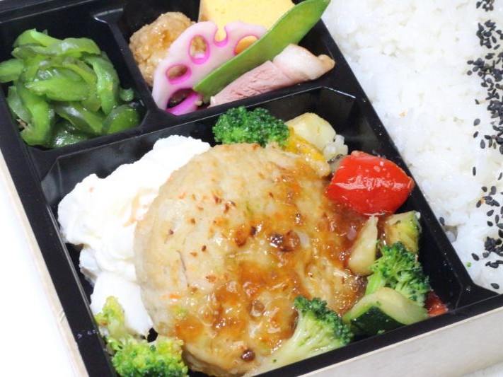 【彩り幕の内弁当】ヘルシー豆腐ハンバーグと地中海野菜