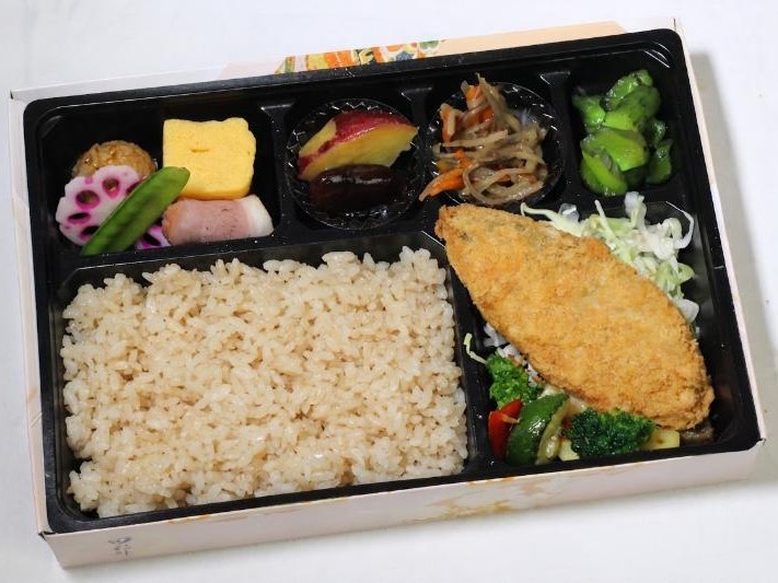 【彩り幕の内弁当】サーモンフライ