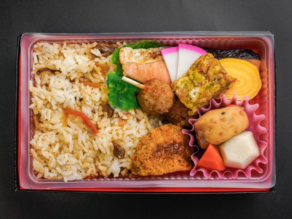鳥十目ご飯 おでかけ幕の内弁当