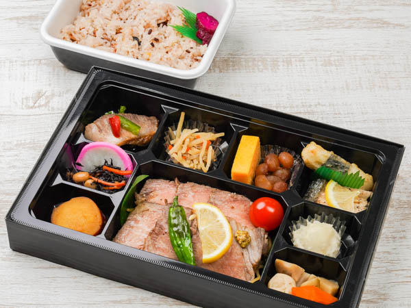 飛騨牛ステーキと十一菜幕の内