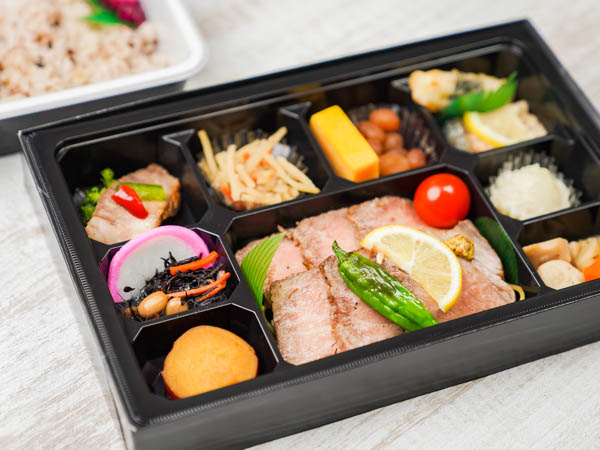 飛騨牛ステーキと十一菜幕の内