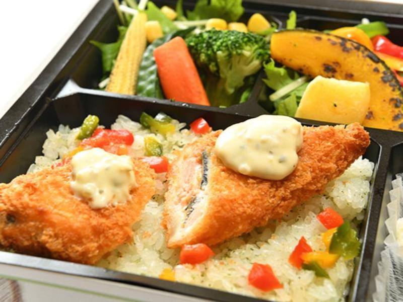 10種野菜のサーモンフライタルタル弁当