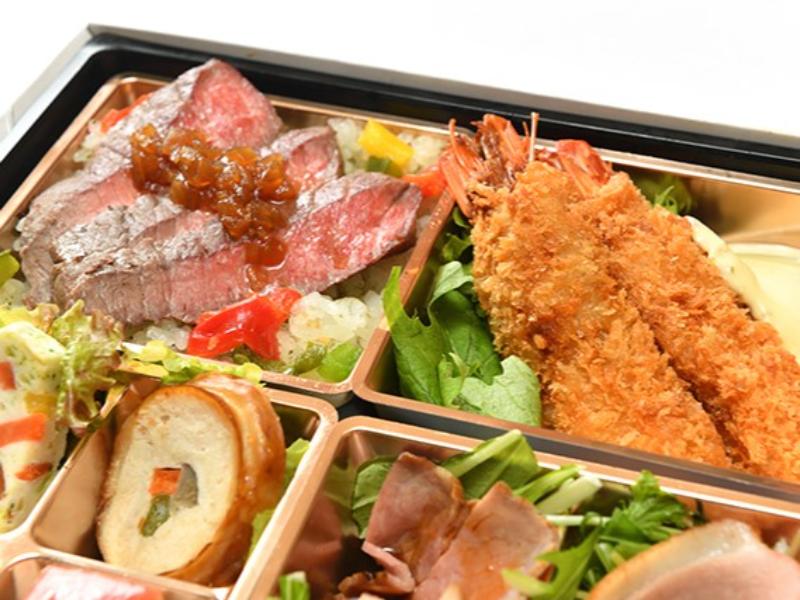 国産牛ロースステーキとフライドシュリンプの8種彩り弁当