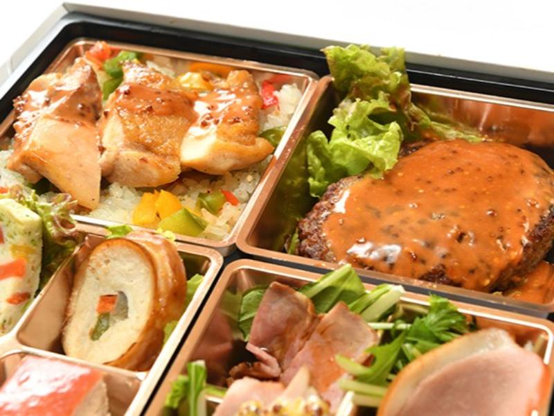 特製グリルチキンと国産ハンバーグの8種彩り弁当